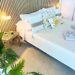 Апартаменты Amber Skies Seafront Retreat *