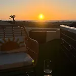 Apartment Amber Skies Seafront Retreat