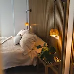 Апартаменты Amber Skies Seafront Retreat *