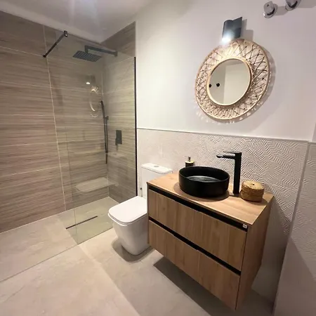 Amber Skies Seafront Retreat Apartment *