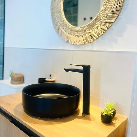 Amber Skies Seafront Retreat Apartment