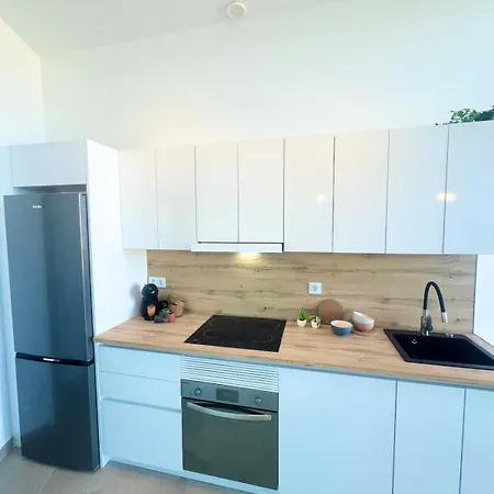 Amber Skies Seafront Retreat Apartment *