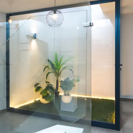 Amber Skies Seafront Retreat 公寓