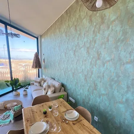 דירה Amber Skies Seafront Retreat