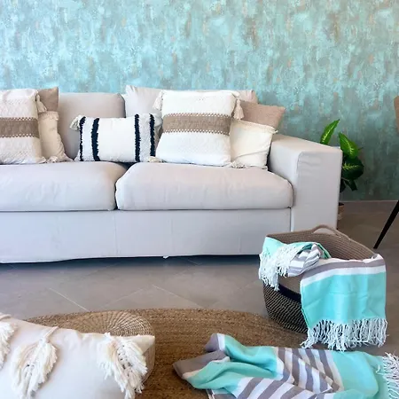 Amber Skies Seafront Retreat *