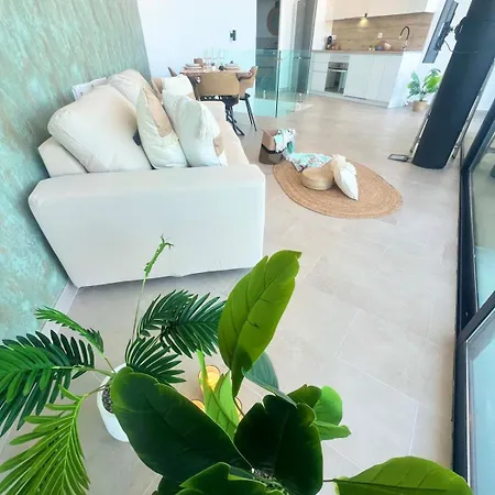 דירה Amber Skies Seafront Retreat *