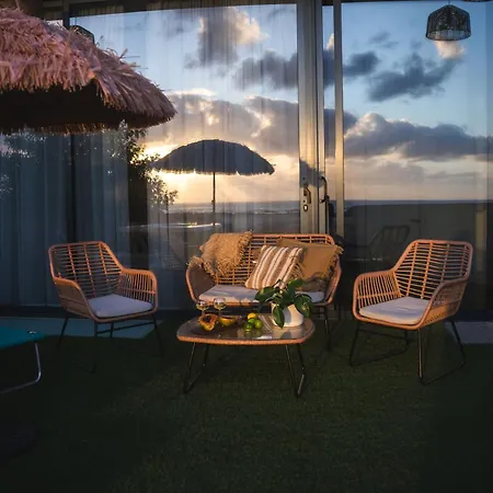 Amber Skies Seafront Retreat Appartement